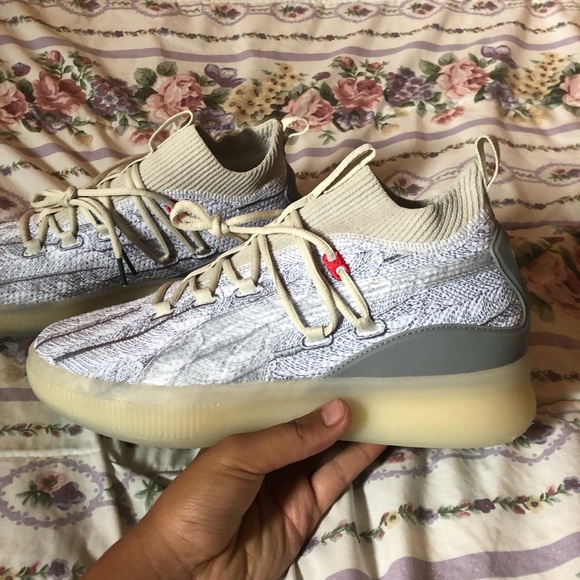 Puma Clyde “Distrupt Peace on Earth” - Picture 2 of 4